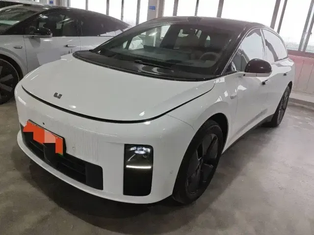 Фотография автомобиля — Li Auto i6