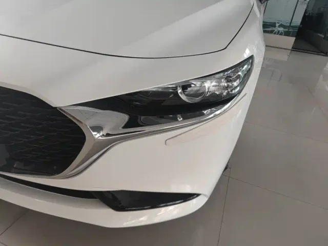 Mazda Axela — Фото автомобиля 17