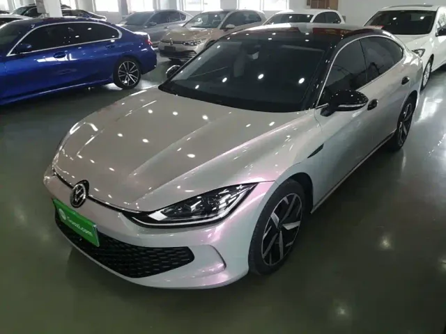 Фотография автомобиля — Volkswagen Lamando
