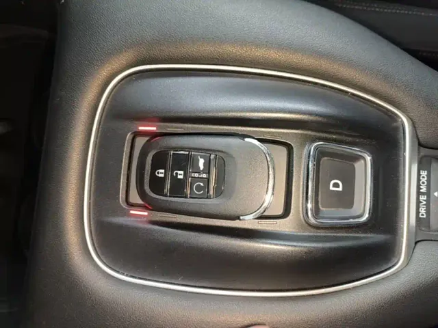 Honda ZR-V — Фото автомобиля 8