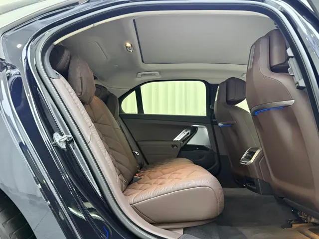 BMW 7 Series — Фото автомобиля 14