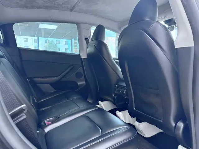 Tesla Model Y — Фото автомобиля 14