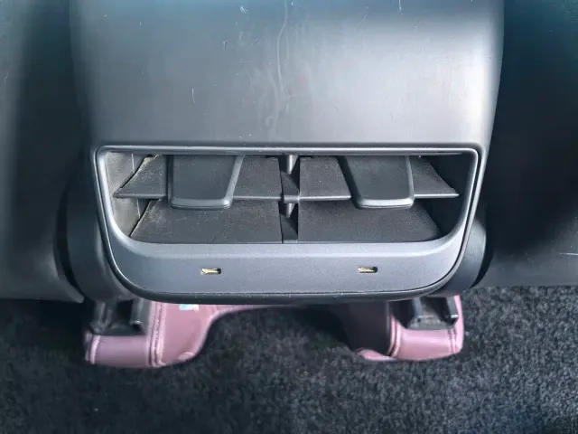Tesla Model Y — Фото автомобиля 22