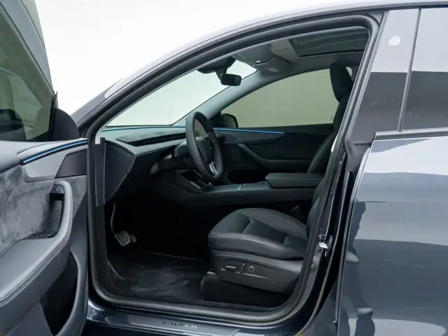 Tesla Model Y — Фото автомобиля 16