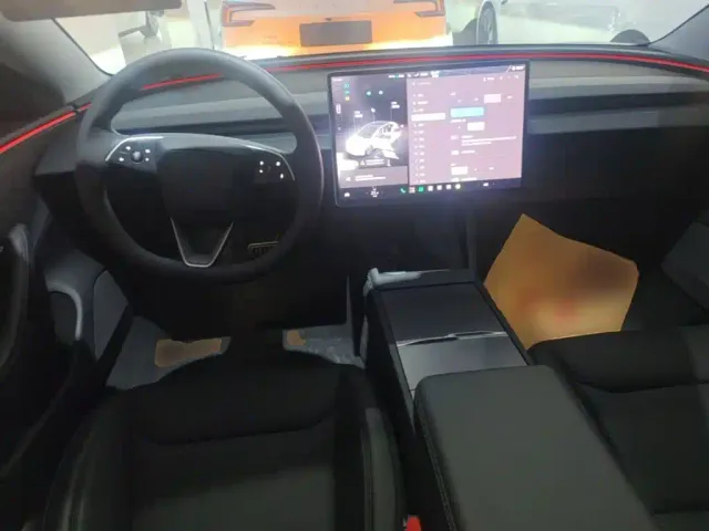 Tesla Model 3 — Фото автомобиля 9
