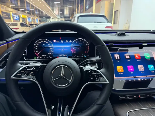 Mercedes-Benz E-Class — Фото автомобиля 11