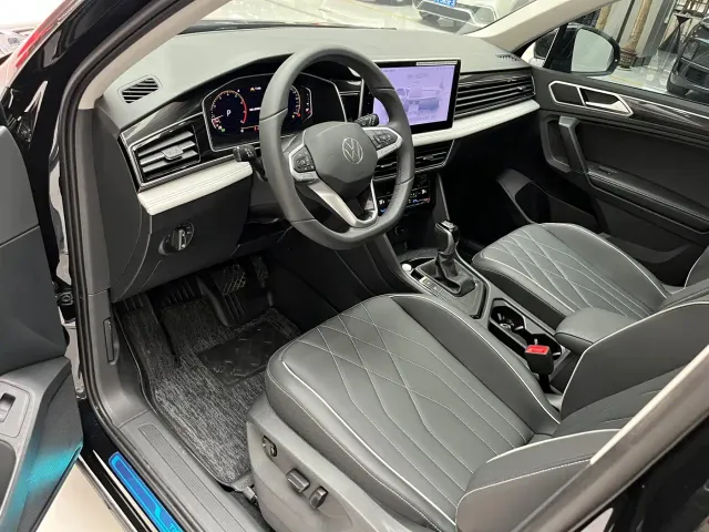 Volkswagen Tiguan L — Фото автомобиля 6