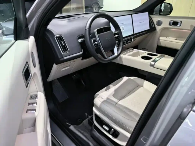 Li Auto L9 — Фото автомобиля 15