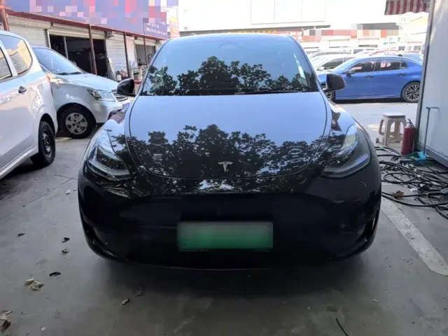 Tesla Model Y — Фото автомобиля 2