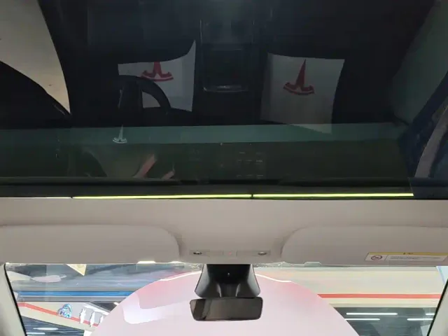 Tesla Model Y — Фото автомобиля 17