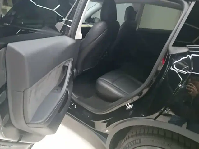 Tesla Model Y — Фото автомобиля 16