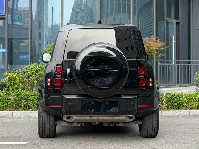 Land Rover Defender — Фото автомобиля 4