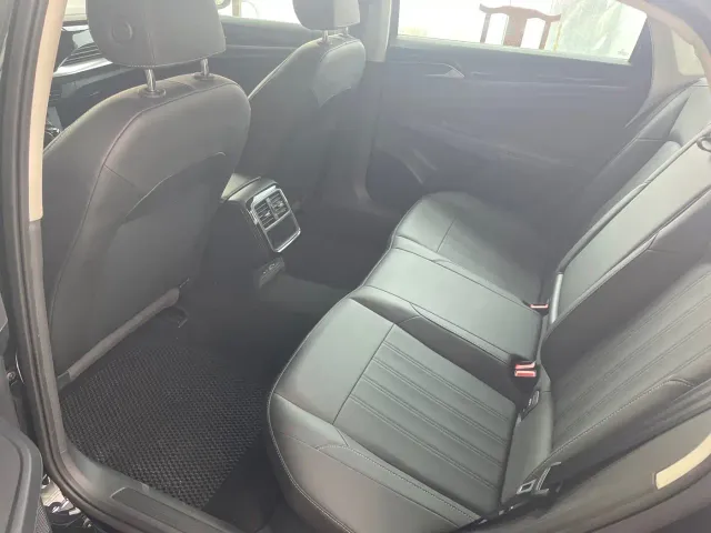 Volkswagen Passat — Фото автомобиля 7