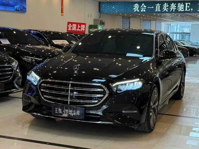 Mercedes-Benz E-Class — Фото автомобиля 3