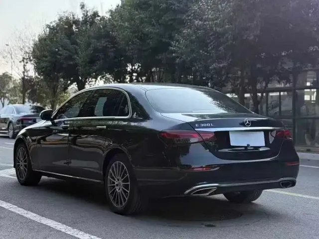 Mercedes-Benz E-Class — Фото автомобиля 9
