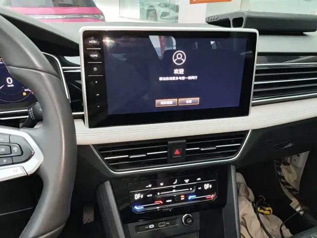 Volkswagen Tiguan L — Фото автомобиля 12