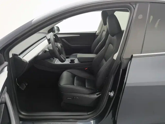 Tesla Model Y — Фото автомобиля 10
