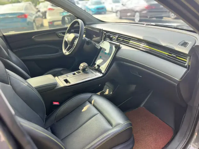 Roewe RX5 — Фото автомобиля 8