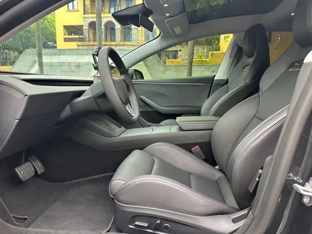 Tesla Model 3 — Фото автомобиля 7