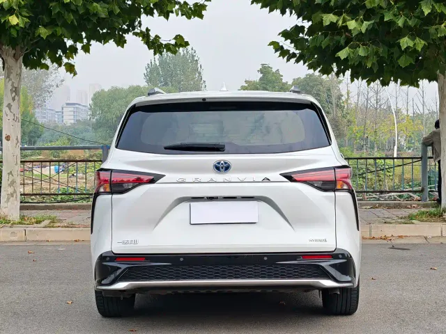 Toyota Granvia — Фото автомобиля 15