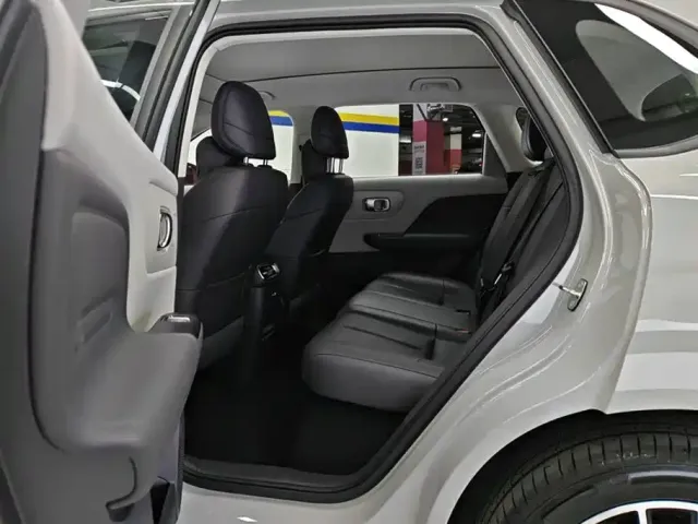 Leapmotor B10 — Фото автомобиля 11