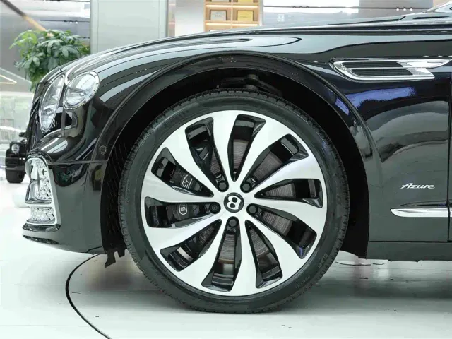 Bentley Flying Spur — Фото автомобиля 24