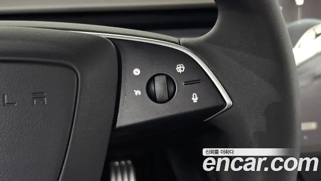 Tesla Model 3 — Фото автомобиля 20