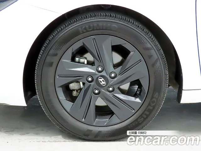 Hyundai Avante CN7 — Фото автомобиля 5