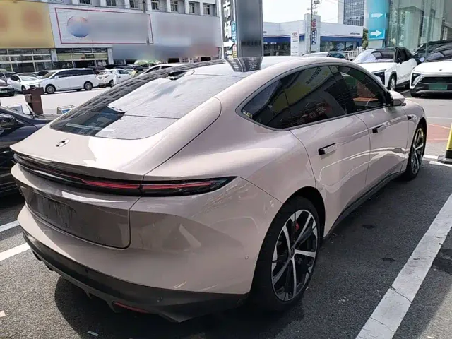 Nio ET5 — Фото автомобиля 6