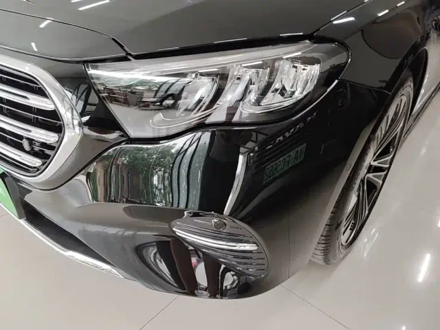Mercedes-Benz E-Class — Фото автомобиля 23