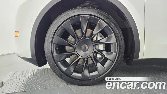 Tesla Model Y — Фото автомобиля 5