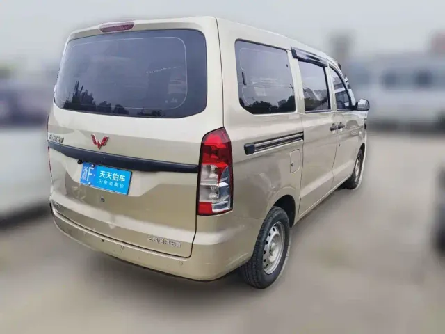 Wuling Hongguang V — Фото автомобиля 2