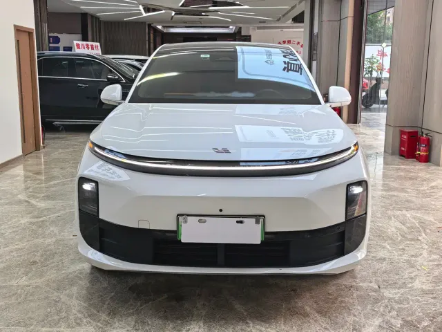 Li Auto L6 — Фото автомобиля 2