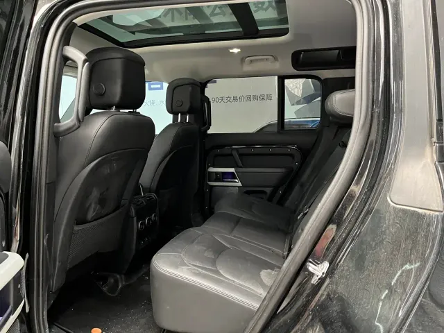 Land Rover Defender — Фото автомобиля 13