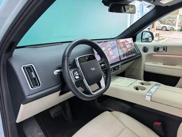 Li Auto L6 — Фото автомобиля 6