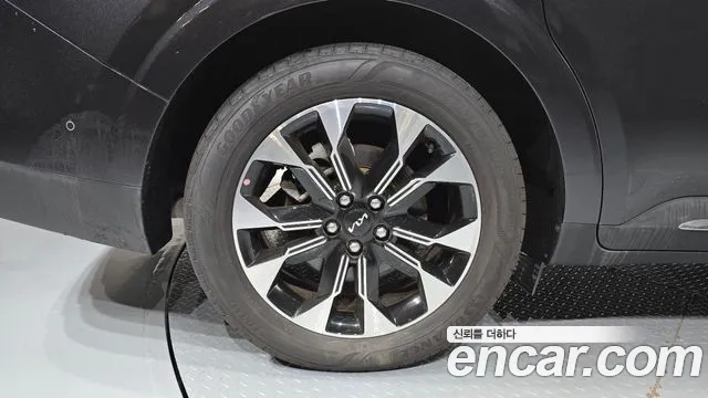 Kia Carnival 4th Gen — Фото автомобиля 5