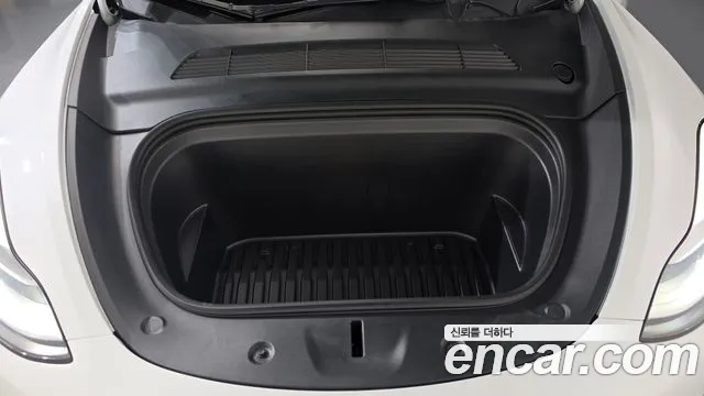 Tesla Model Y — Фото автомобиля 5