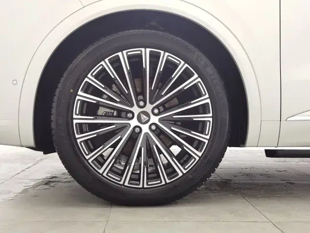 Deepal Deep Blue S09 2025 AWD Ultra+ Haute Couture Edition — Фото автомобиля 17