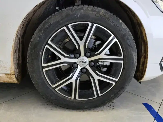 Volvo S60 — Фото автомобиля 6