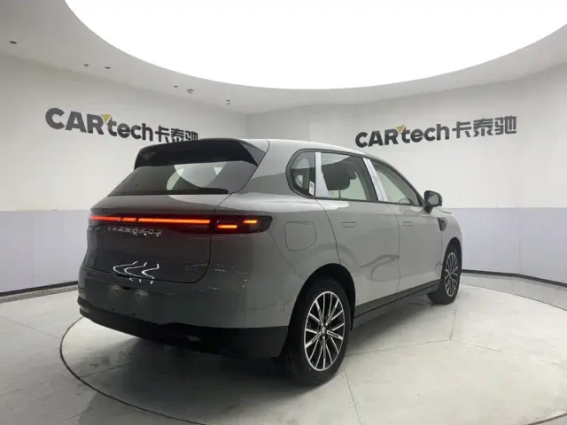Leapmotor B10 — Фото автомобиля 5