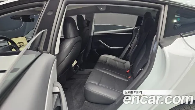 Tesla Model 3 — Фото автомобиля 11