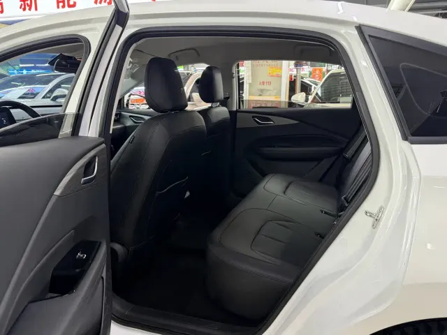 Wuling Starlight — Фото автомобиля 8