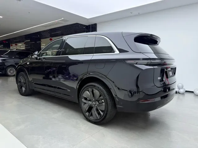 Li Auto L7 — Фото автомобиля 4