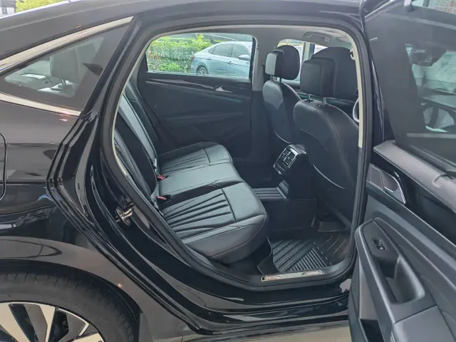 Volkswagen Passat — Фото автомобиля 6
