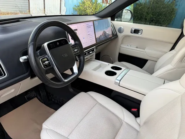 Li Auto L8 — Фото автомобиля 10