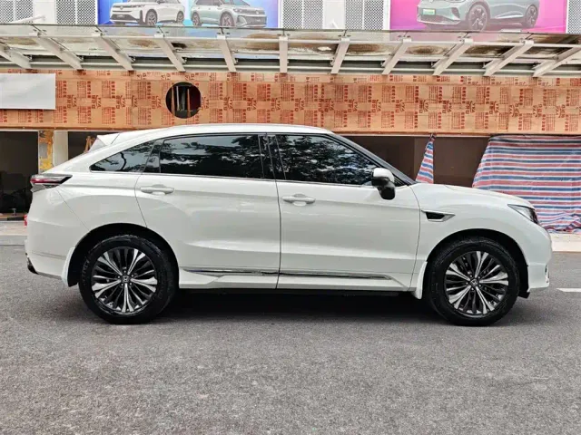 Honda UR-V — Фото автомобиля 4