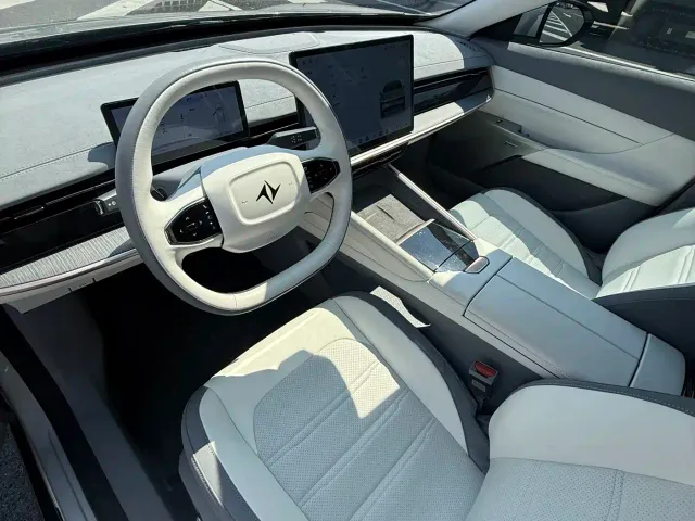Dongfeng eπ 007 — Фото автомобиля 8