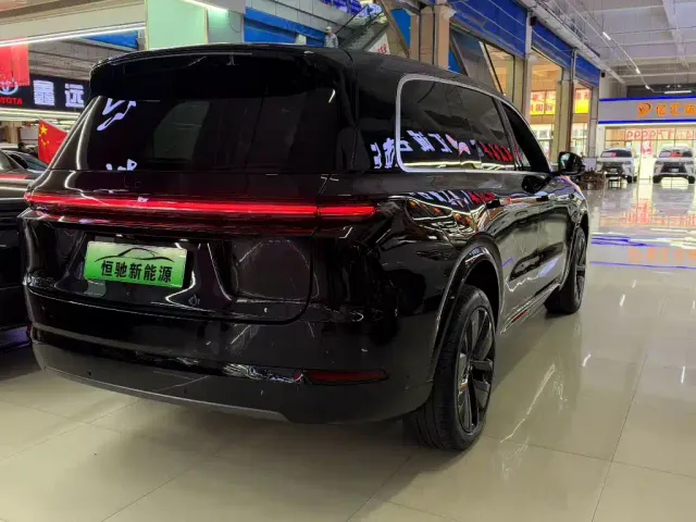Li Auto L9 — Фото автомобиля 9