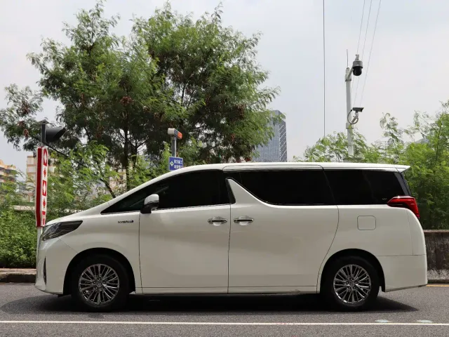 Toyota Alphard — Фото автомобиля 7