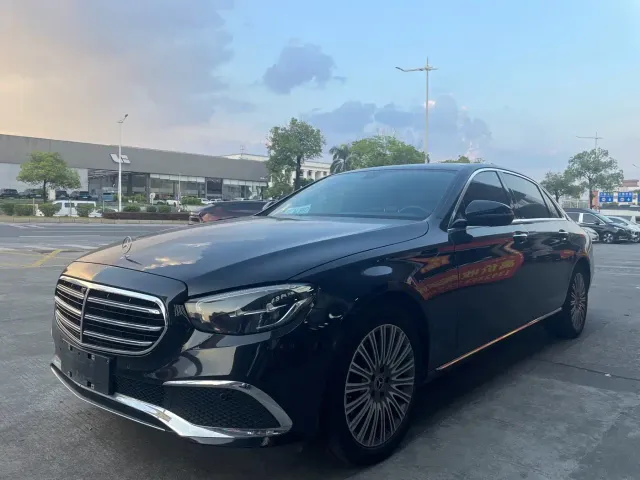 Фотография автомобиля — Mercedes-Benz E-Class